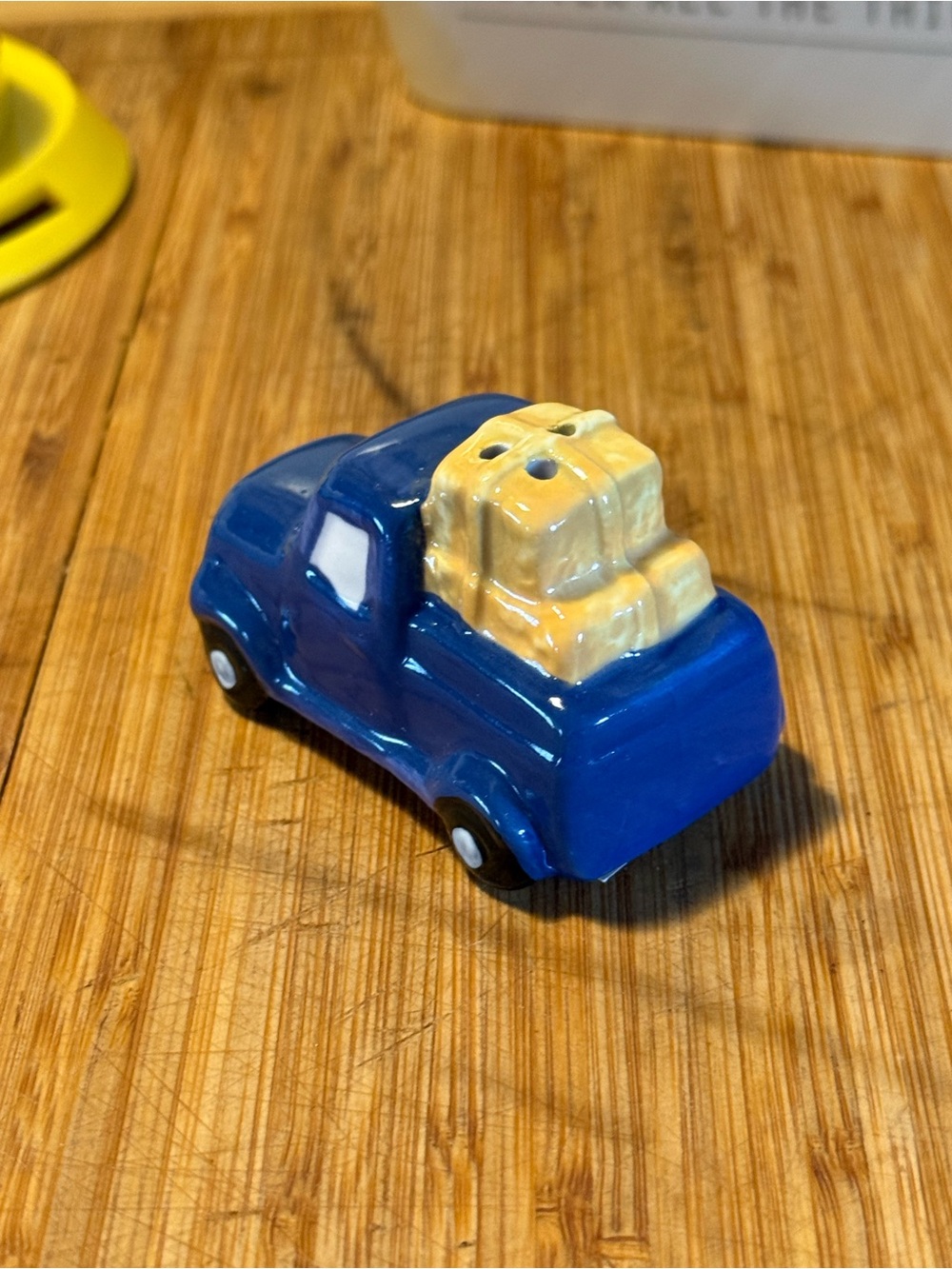 Cracker Barrel Blue Truck and Trailer Mini Salt Pepper Shakers Collectible - Picture 3 of 7